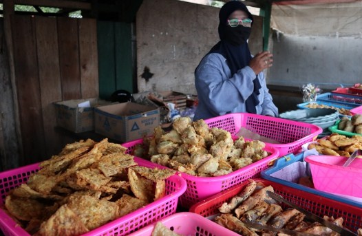 Jualan Makanan Yang Laris di Kampung Gorengan